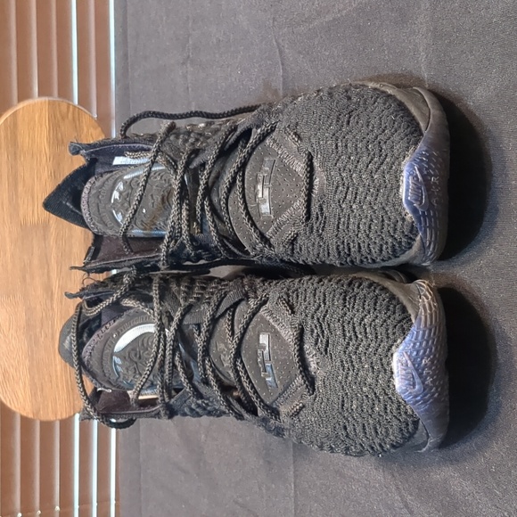 LeBron 17 XVII Global Currency Shoes - Picture 2 of 14